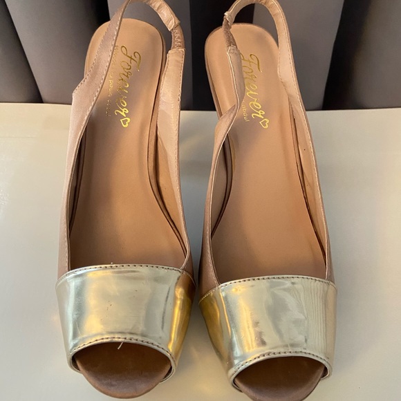 Forever Heel w/platform - Picture 2 of 3